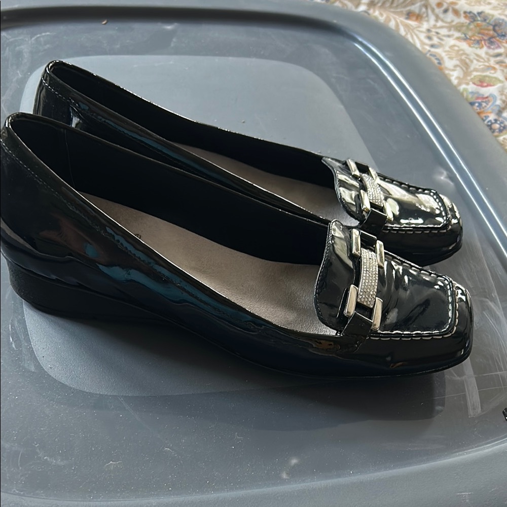 Liz Claiborne Drak Navy Blue Flats with Silver Buckle